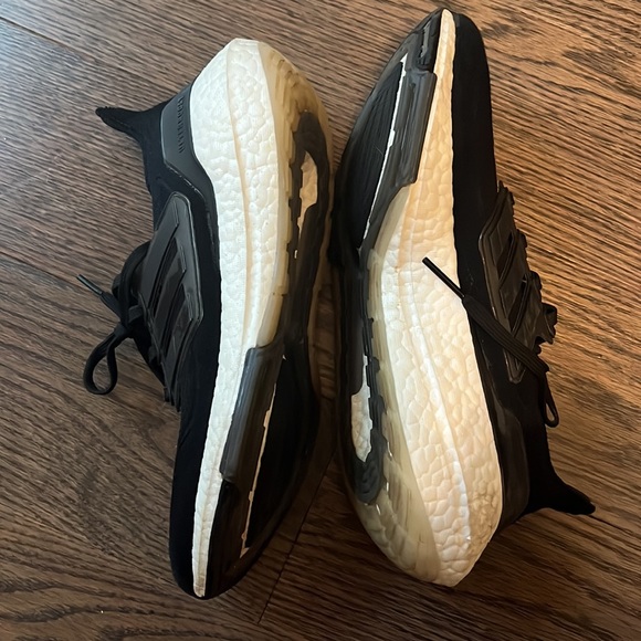 Black adidas ultra boost - Picture 2 of 4